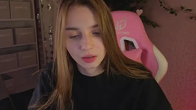 L1na Reeds online show from March 4, 2026, 1:13 am