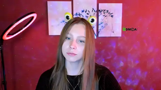 Snapshot of esme_moore_ chatting on October 8, 2025, 8:49 am esme moore online show from October 8, 2025, 8:49 am