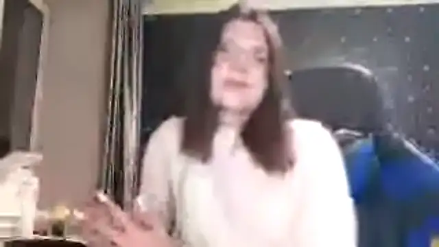 Snapshot of LissaKradfer chatting on October 6, 2025, 1:12 pm LissaKradfer online show from October 6, 2025, 1:12 pm