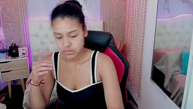 Snapshot of AriaVega chatting on March 1, 2026, 11:32 am AriaVega online show from March 1, 2026, 11:32 am