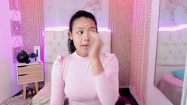 Snapshot of AriaVega chatting on February 9, 2026, 12:47 pm AriaVega online show from February 9, 2026, 12:47 pm