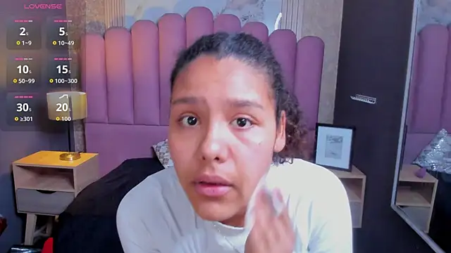 AriaVega online show from December 5, 2025, 12:37 pm