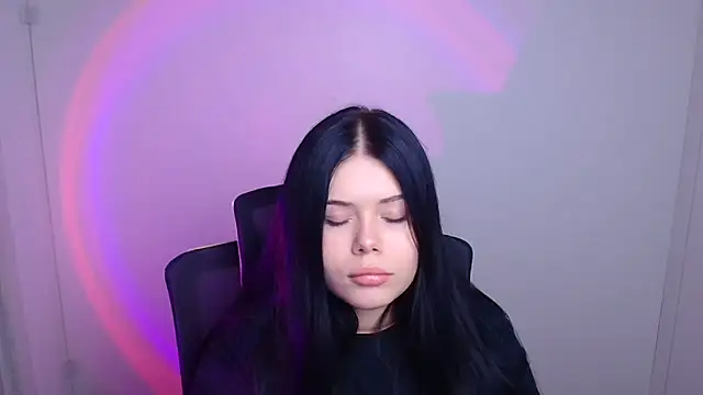 Mona Esty online show from October 7, 2025, 5:14 pm