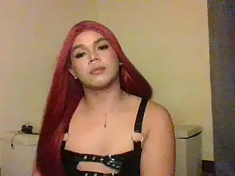 Snapshot of TarahFox chatting on October 5, 2025, 5:14 pm TarahFox online show from October 5, 2025, 5:14 pm