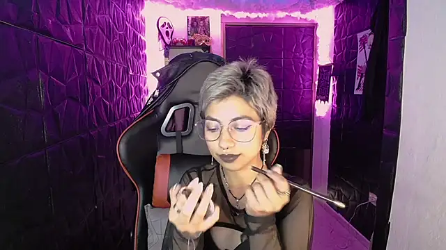 lunarichy22 online show from February 12, 2026, 7:46 pm