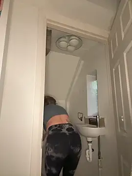 Snapshot of MimiMaee chatting on November 2, 2025, 4:56 pm MimiMaee online show from November 2, 2025, 4:56 pm