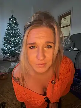 Snapshot of MimiMaee chatting on November 26, 2025, 3:45 pm MimiMaee online show from November 26, 2025, 3:45 pm