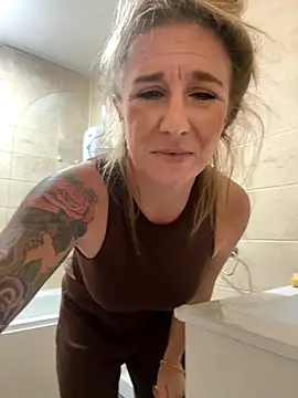 Snapshot of MimiMaee chatting on October 26, 2025, 6:08 pm MimiMaee online show from October 26, 2025, 6:08 pm