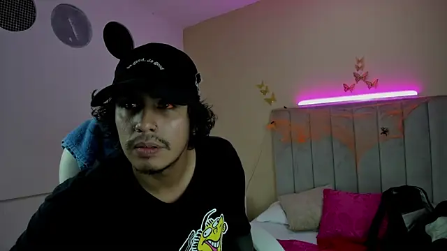 Snapshot of Kaoz_23_ chatting on October 9, 2025, 2:01 am Kaoz 23 online show from October 9, 2025, 2:01 am