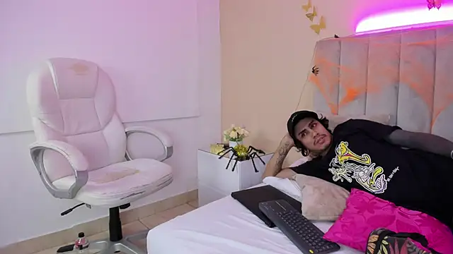 Snapshot of Kaoz_23_ chatting on October 8, 2025, 12:56 am Kaoz 23 online show from October 8, 2025, 12:56 am