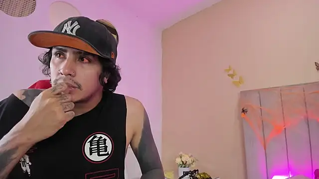 Snapshot of Kaoz_23_ chatting on October 4, 2025, 9:27 pm Kaoz 23 online show from October 4, 2025, 9:27 pm