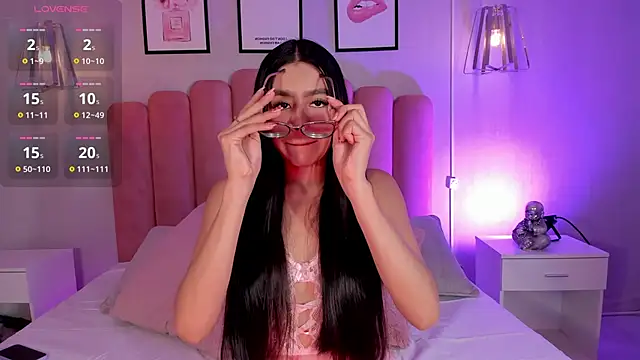 mara swan  online show from November 4, 2025, 7:06 pm