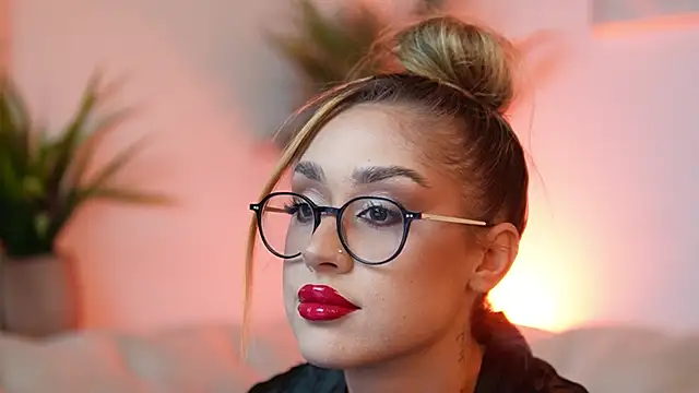 AileenKiss online show from October 20, 2025, 6:41 pm