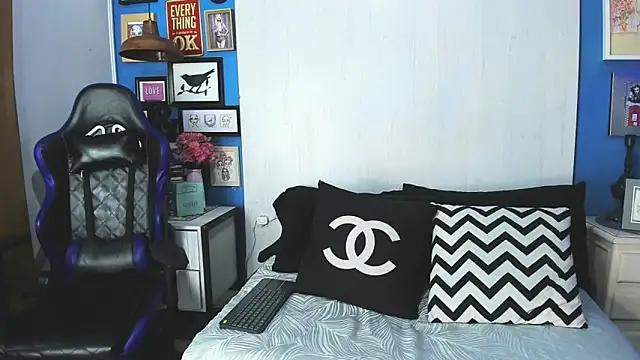 CameronRey  online show from November 7, 2025, 9:30 pm