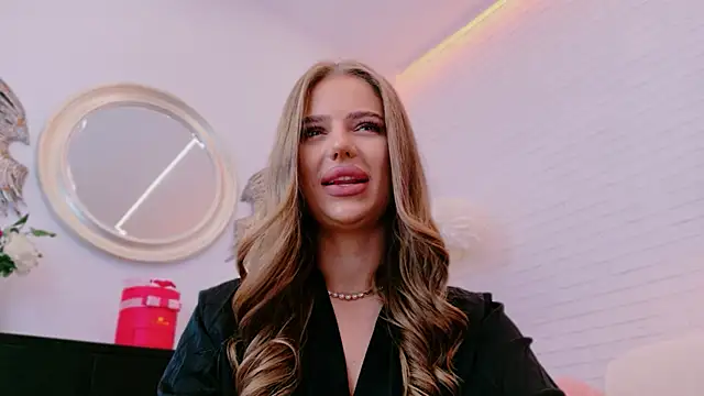 VikaFever online show from November 27, 2025, 3:45 pm