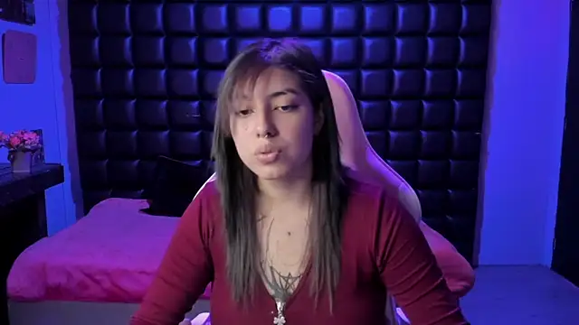 Violetta Swett  online show from November 29, 2025, 1:22 pm