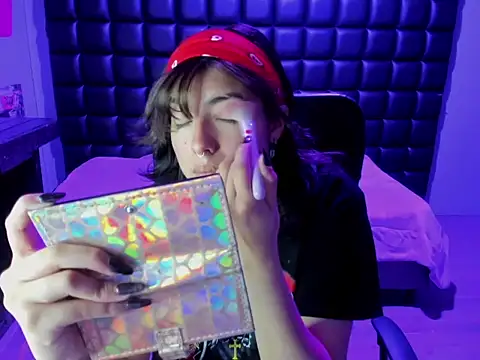 Violetta Swett  online show from December 15, 2025, 11:27 am