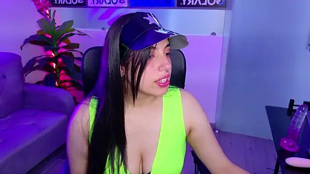 Violetta Swett  online show from October 16, 2025, 2:03 pm