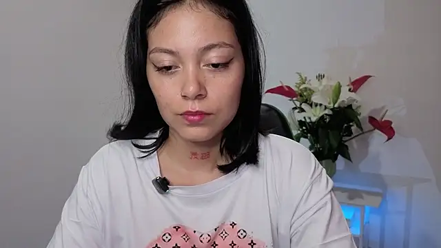 Qadeshoficial online show from April 16, 2026, 7:47 pm