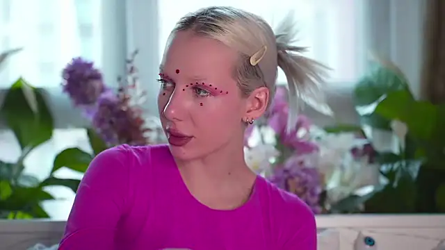 RanyThomson online show from October 28, 2025, 12:15 pm