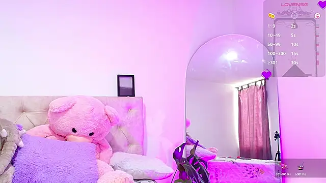 SoofiKiss online show from October 10, 2025, 6:53 pm