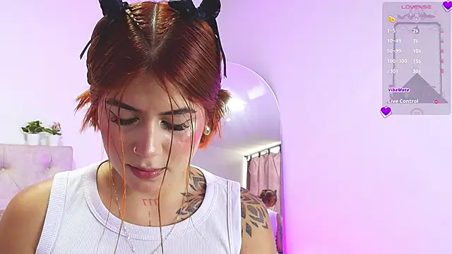 Snapshot of SoofiKiss chatting on February 19, 2026, 7:55 pm SoofiKiss online show from February 19, 2026, 7:55 pm