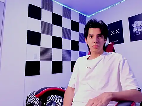 jeycobb online show from October 31, 2025, 11:51 am