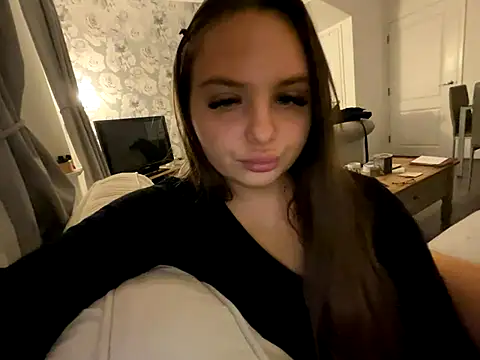 Snapshot of EllaStarrxxx chatting on December 2, 2025, 1:28 am EllaStarrxxx online show from December 2, 2025, 1:28 am