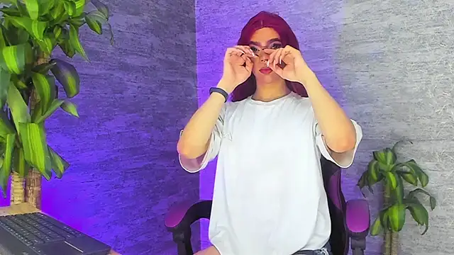 Snapshot of Medusa_ts chatting on October 7, 2025, 12:00 am Medusa ts online show from October 7, 2025, 12:00 am