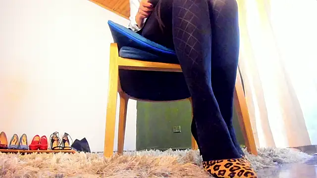 Velourmuse online show from December 2, 2025, 1:28 am