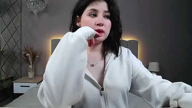 DianaMello online show from November 6, 2025, 5:22 am