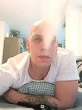 Snapshot of Kobradera1984 chatting on December 1, 2025, 8:48 am Kobradera1984 online show from December 1, 2025, 8:48 am