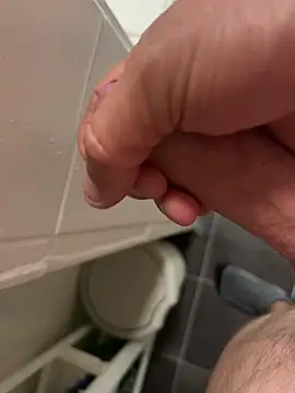 GiNo 93 online show from October 3, 2025, 6:53 pm