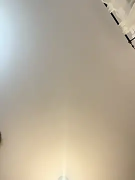 MayaVonDe online show from November 5, 2025, 4:10 pm