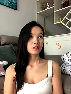 Mile-m online show from November 12, 2025, 6:28 am