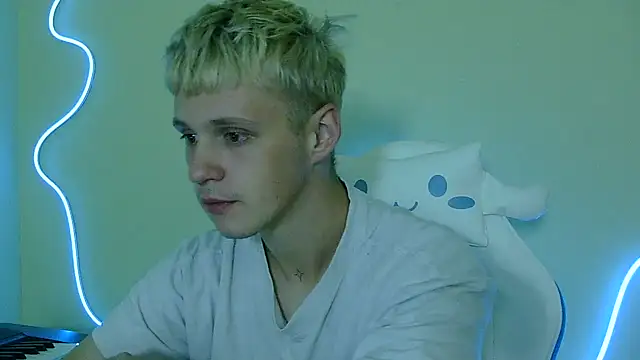 Snapshot of _Timmy_Boy_ chatting on October 8, 2025, 12:01 am Timmy Boy online show from October 8, 2025, 12:01 am