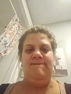 Snapshot of october1992xx chatting on October 22, 2025, 2:49 pm october1992xx online show from October 22, 2025, 2:49 pm