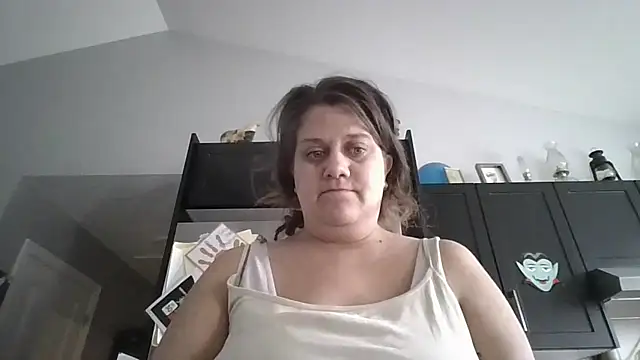 Snapshot of october1992xx chatting on October 24, 2025, 12:48 pm october1992xx online show from October 24, 2025, 12:48 pm