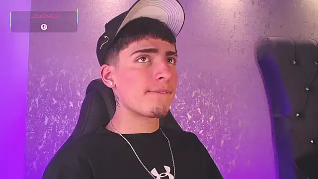 Snapshot of MateoMitchell chatting on November 25, 2025, 5:30 am MateoMitchell online show from November 25, 2025, 5:30 am