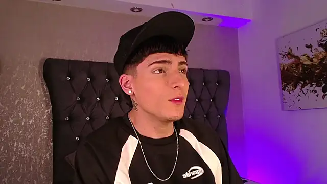 Snapshot of MateoMitchell chatting on November 8, 2025, 5:33 am MateoMitchell online show from November 8, 2025, 5:33 am