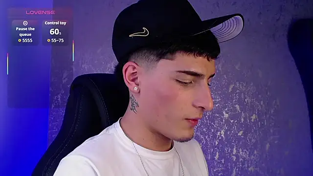 Snapshot of MateoMitchell chatting on November 20, 2025, 5:19 am MateoMitchell online show from November 20, 2025, 5:19 am