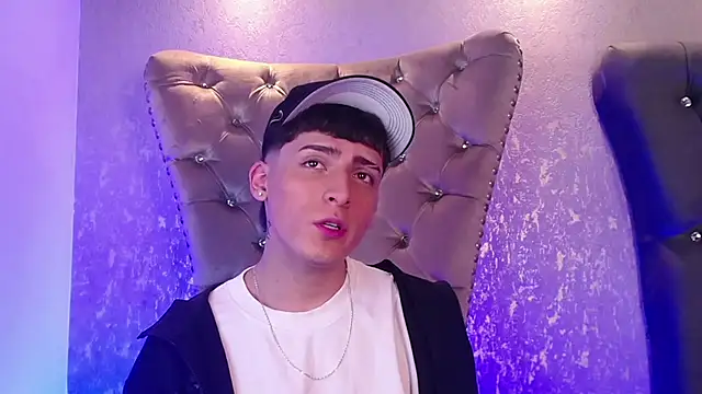 Snapshot of MateoMitchell chatting on October 22, 2025, 4:56 am MateoMitchell online show from October 22, 2025, 4:56 am