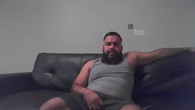 BigJohnBear39 online show from October 4, 2025, 5:31 am