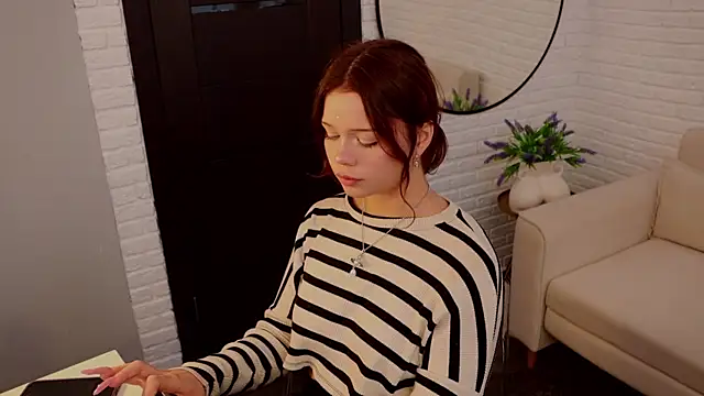 Snapshot of Sarah_babyyy chatting on October 6, 2025, 10:49 am Sarah babyyy online show from October 6, 2025, 10:49 am