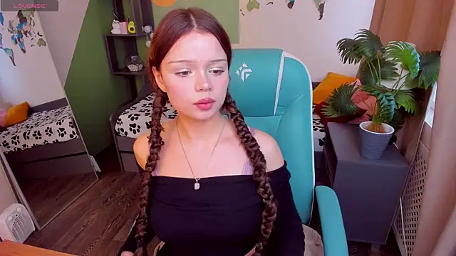 Snapshot of Sarah_babyyy chatting on October 4, 2025, 6:26 am Sarah babyyy online show from October 4, 2025, 6:26 am