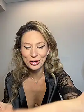 Snapshot of AvaMaddisson chatting on March 1, 2026, 3:39 am AvaMaddisson online show from March 1, 2026, 3:39 am