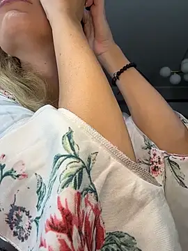 AvaMaddisson online show from November 9, 2025, 4:27 am