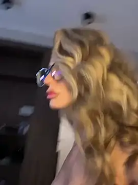 Snapshot of AvaMaddisson chatting on February 6, 2026, 4:19 am AvaMaddisson online show from February 6, 2026, 4:19 am