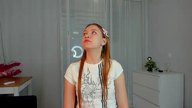 MarindaRuud online show from October 21, 2025, 12:48 pm