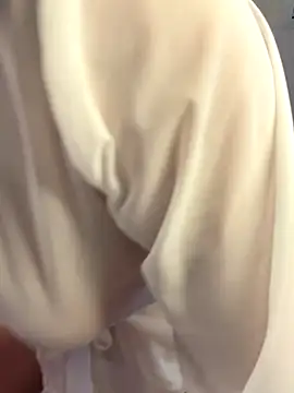 JenniferLouns online show from November 21, 2025, 12:04 pm